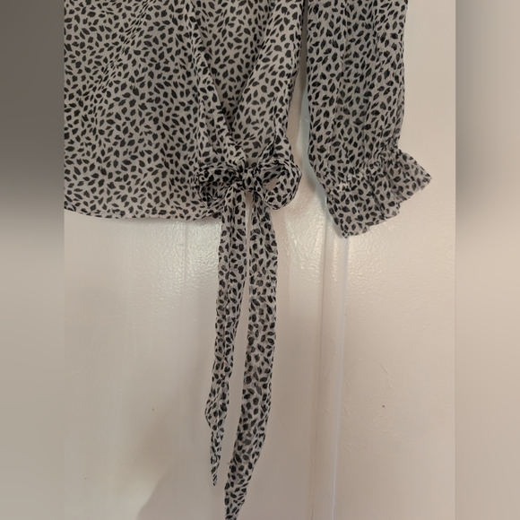 Abercrombie & Fitch Black and White Wrap Blouse - Picture 10 of 12
